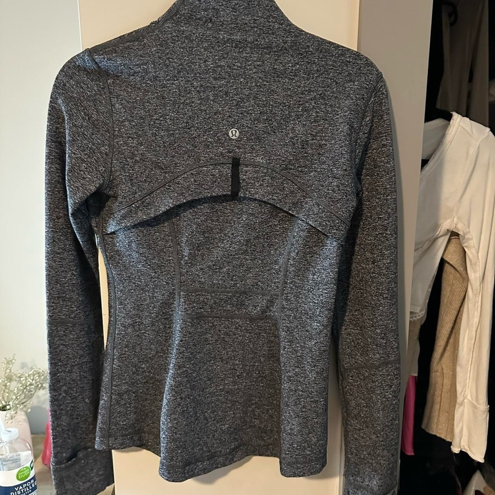 Lululemon define jacket size 6 - Picture 2 of 3